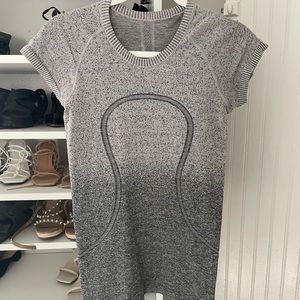 Lululemon Swiftly tech short sleeve shirt grey ombré size 4. Perfect condition